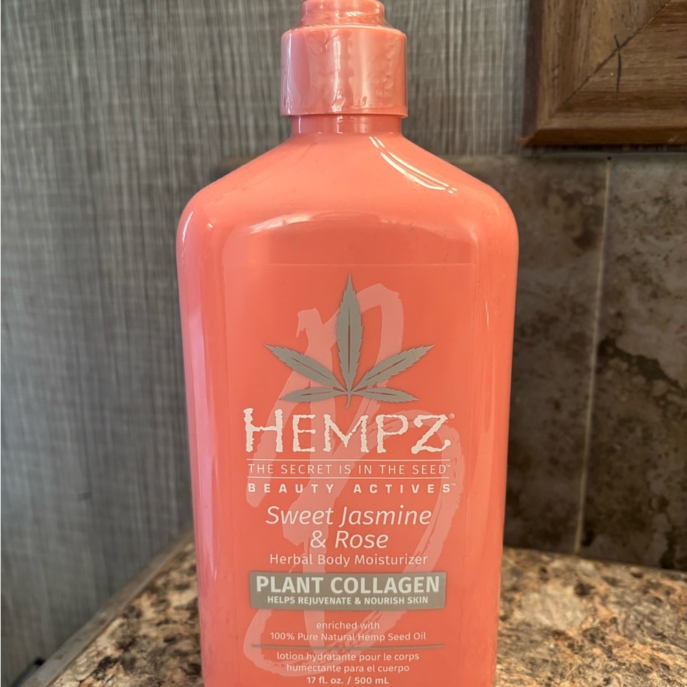 Hempz Sweet Jasmine & Rose Herbal Moisturizer - Coral
